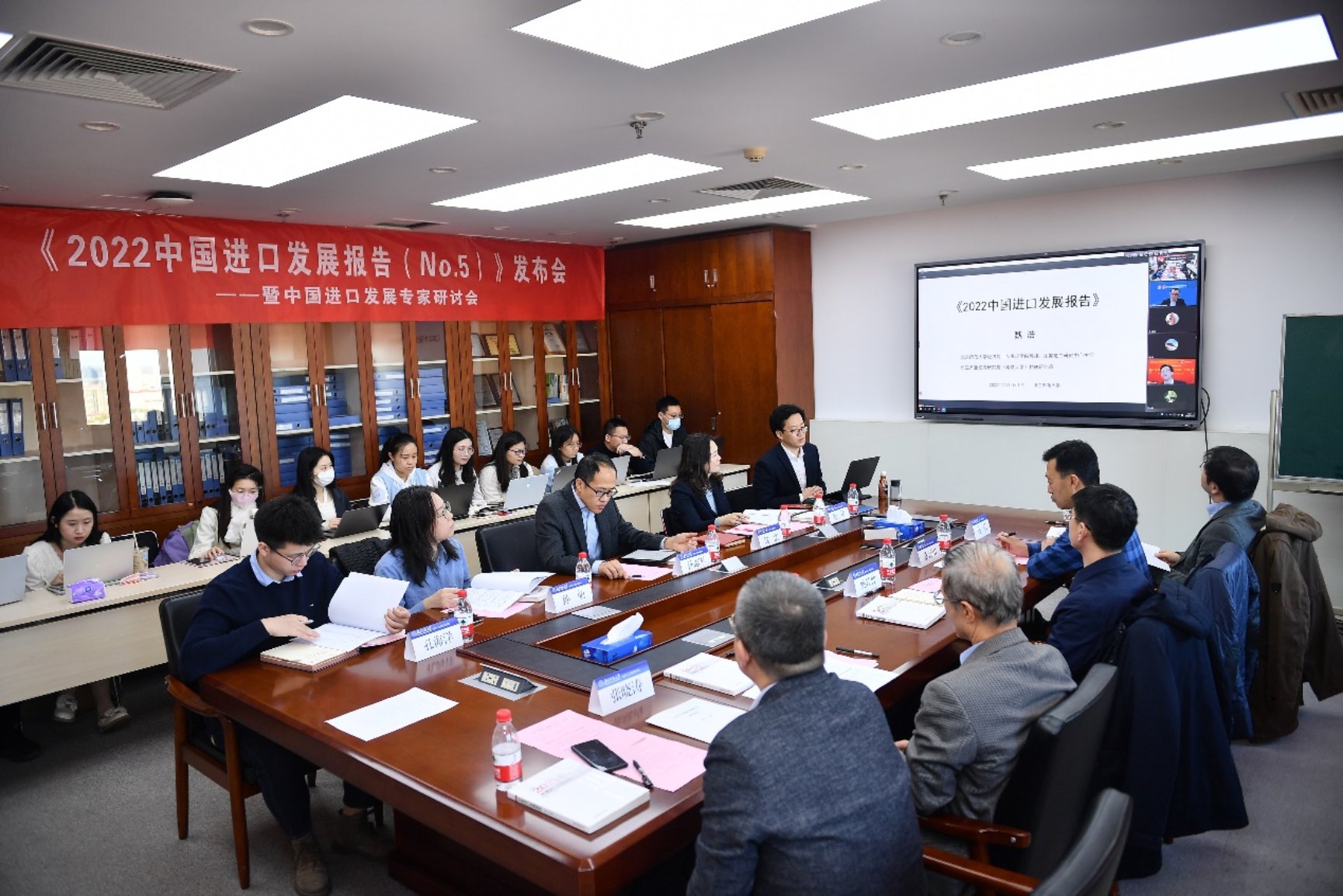 D:\2022-8---2022进口发展报告\01---会议现场照片+会议记录\发布会照片--精选\SZN_7418.JPG
